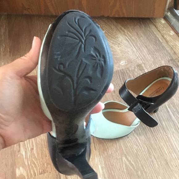 Used 2 tone heels - Picture 3 of 3